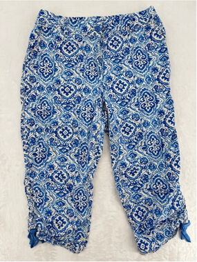 Chico's Capri Pants Blue and White Floral Print Clam Diggers Skimmers Summer